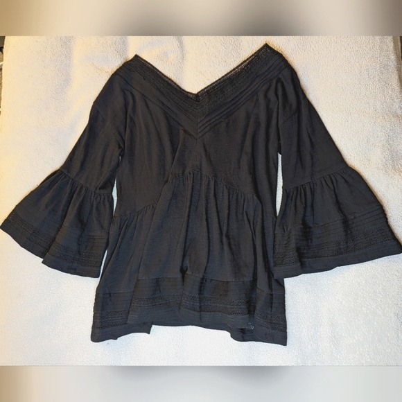 SOLD-Anthropologie black a-line bell sleeve v-neck blouse NWT size small - Picture 5 of 7